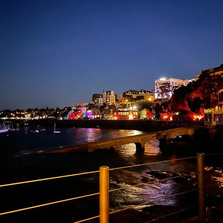 Bella Cruz: Premium Beachside With Electric Car Charging *