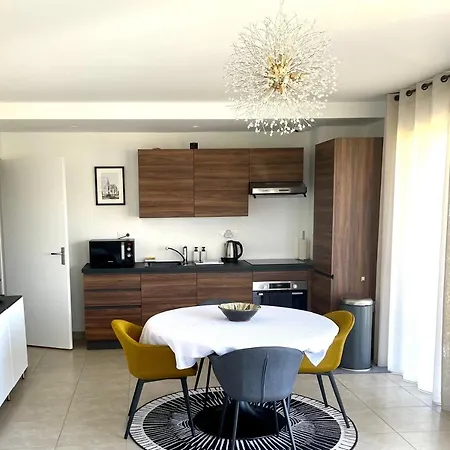 Bella Cruz: Premium Beachside With Electric Car Charging